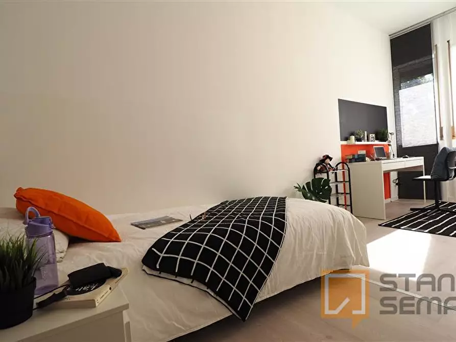 Immagine 1 di Stanza singola in affitto  in Corso Massimo d'Azeglio 60 Scala G a Torino