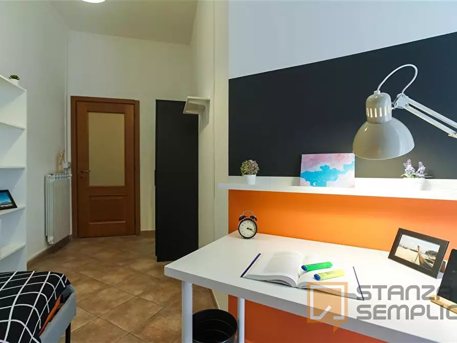 Immagine 2 di Stanza singola in affitto  in Via Pignasecca n. 15  a Napoli