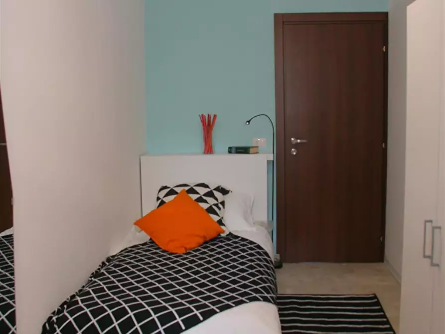 Immagine 1 di Stanza singola in affitto  in Corso Peschiera 354 a Torino