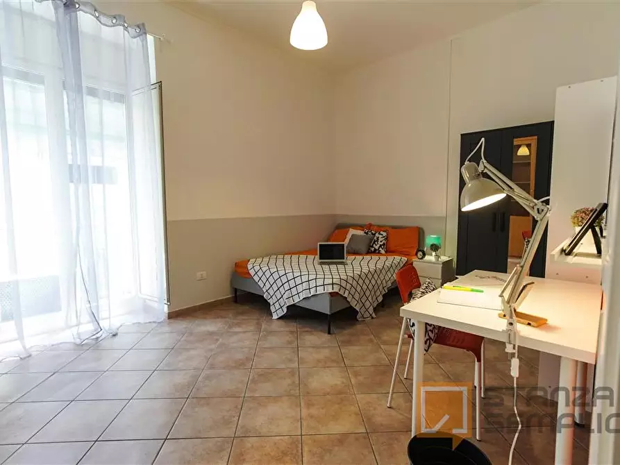 Immagine 2 di Stanza singola in affitto  in Via Pignasecca n. 15  a Napoli