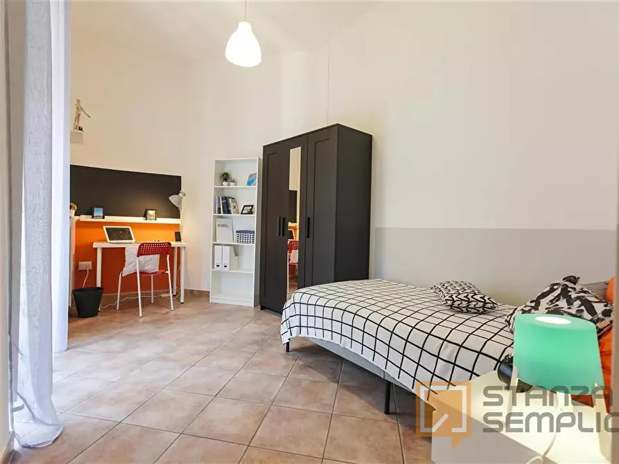 Immagine 2 di Stanza singola in affitto  in Via Pignasecca n. 15  a Napoli