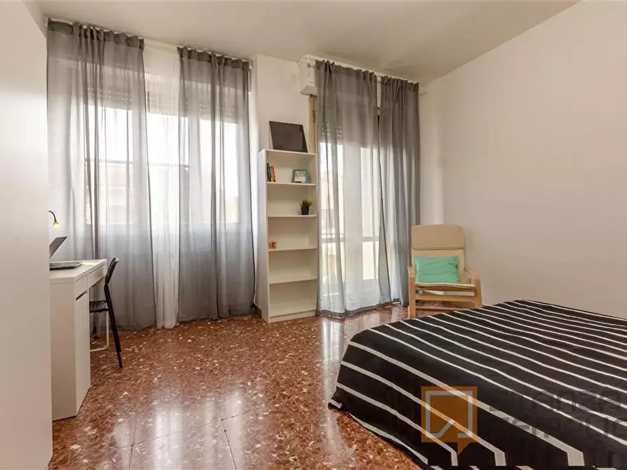 Immagine 1 di Stanza singola in affitto  in VIA UGO FOSCOLO 2A a Pisa