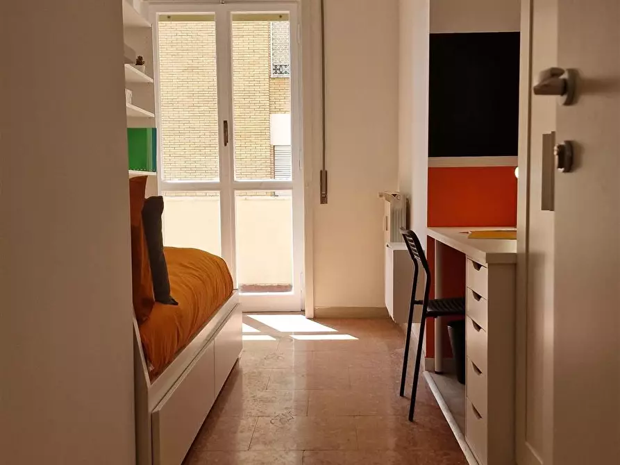 Immagine 1 di Stanza singola in affitto  in Lungotevere di Pietra Papa, 61  a Roma