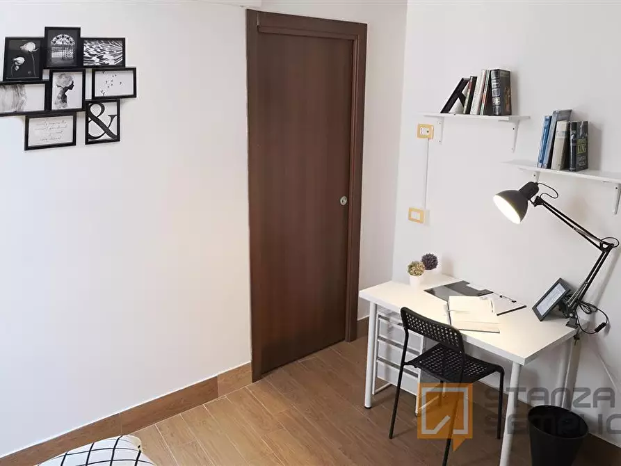 Immagine 2 di Stanza singola in affitto  in Via Enrico Pessina n. 15 a Napoli