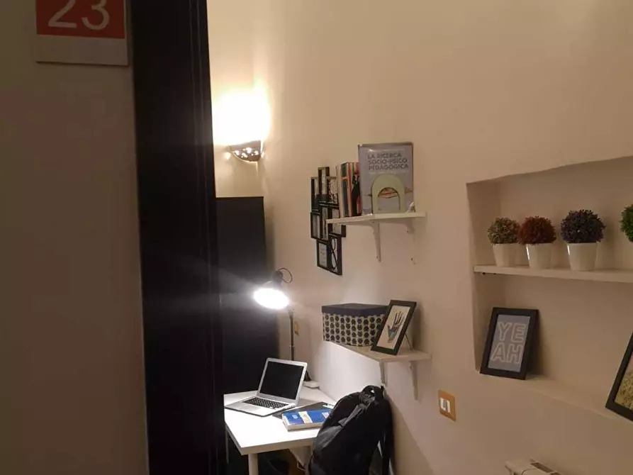 Immagine 1 di Stanza singola in affitto  in Via Enrico Pessina n. 15 a Napoli