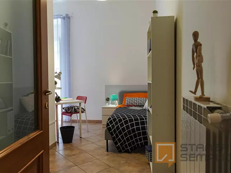 Immagine 4 di Stanza singola in affitto  in Via Pignasecca n. 15  a Napoli
