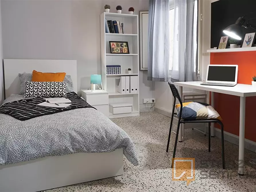 Immagine 1 di Stanza singola in affitto  in Vico Campane a Donnalbina n. 18 a Napoli