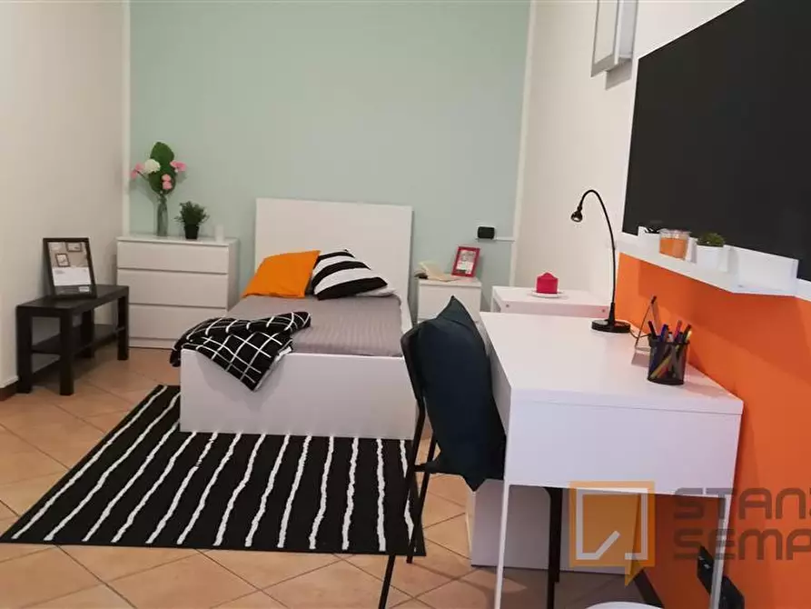 Immagine 2 di Stanza singola in affitto  in VIA CAVOUR-BG RONCHINI a Parma