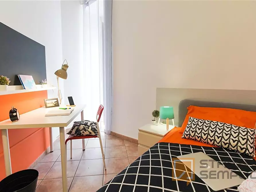 Immagine 5 di Stanza singola in affitto  in Via Pignasecca n. 15  a Napoli