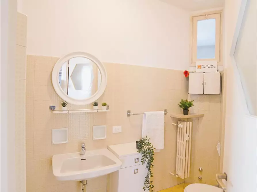 Immagine 11 di Stanza singola in affitto  in Via Resinelli 12 a Lecco