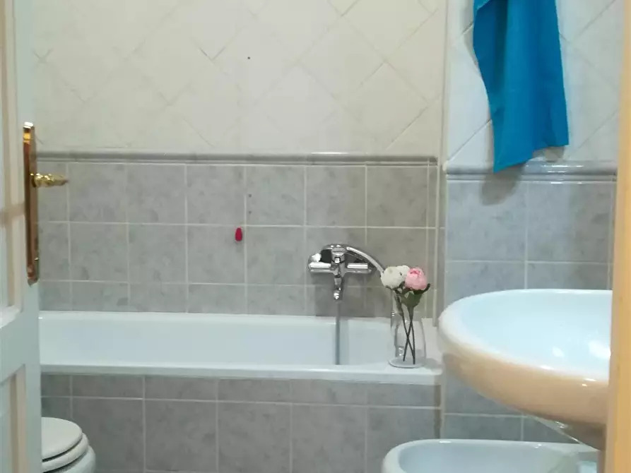 Immagine 7 di Stanza singola in affitto  in VIA CAVOUR-BG RONCHINI a Parma