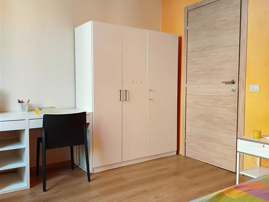 Immagine 2 di Stanza singola in affitto  in BORGO RONCHINI  a Parma