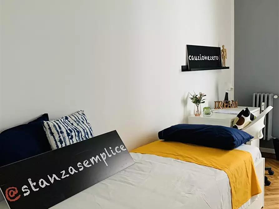 Immagine 1 di Stanza singola in affitto  in Via Sant'Agostino n.12 a Torino