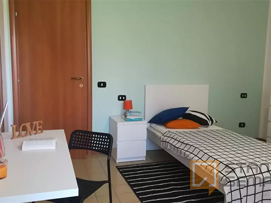 Immagine 3 di Stanza singola in affitto  in LARGO 8 MARZO a Parma