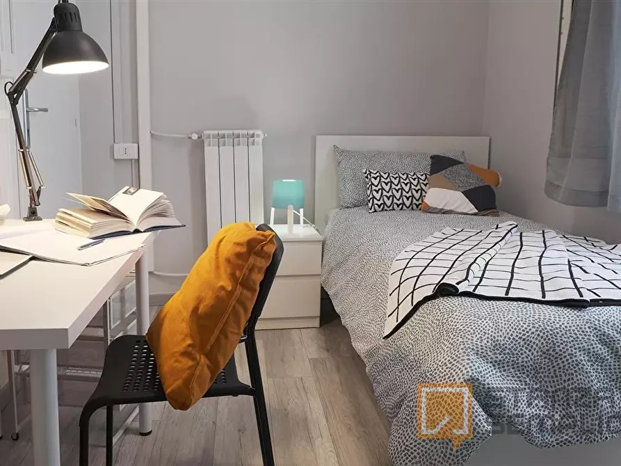 Immagine 1 di Stanza singola in affitto  in Vico Campane a Donnalbina n. 18 a Napoli