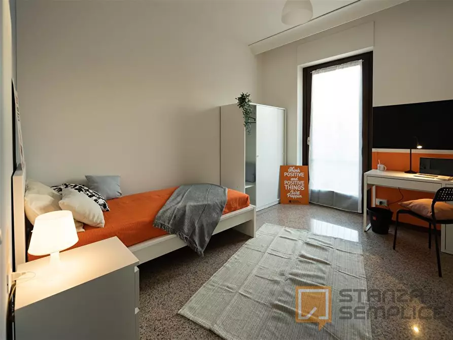 Immagine 2 di Stanza singola in affitto  in Via Goito 5 a Lecco