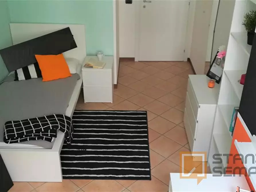 Immagine 1 di Stanza singola in affitto  in VIA CAVOUR-BG RONCHINI a Parma