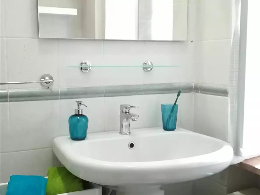 Immagine 9 di Stanza singola in affitto  in VIA CAVOUR-BG RONCHINI a Parma