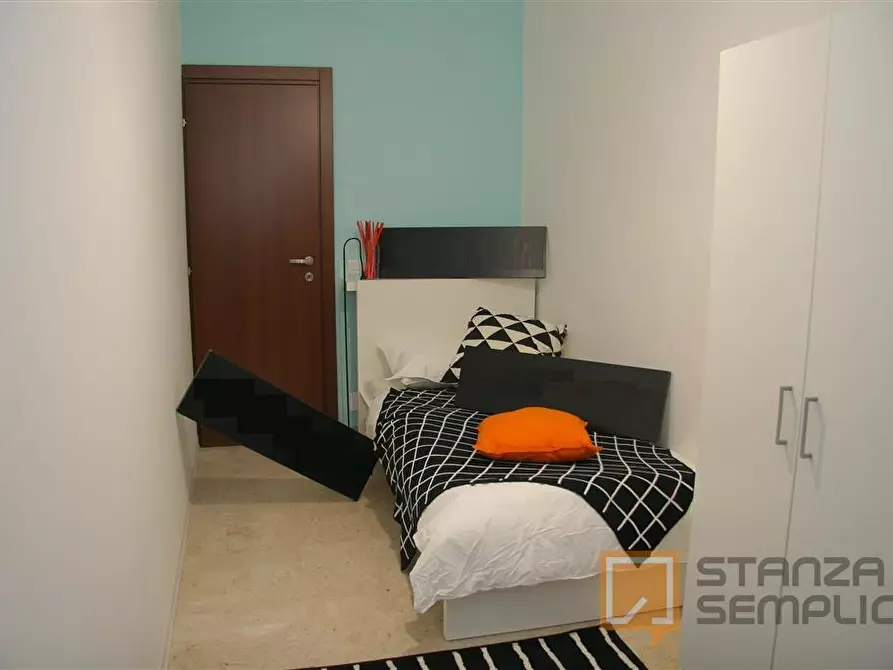 Immagine 1 di Stanza singola in affitto  in Corso Peschiera 354 a Torino