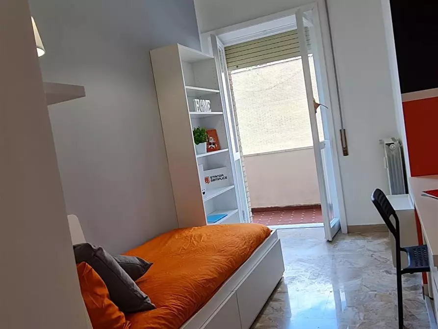 Immagine 3 di Stanza singola in affitto  in Lungotevere di Pietra Papa, 61  a Roma