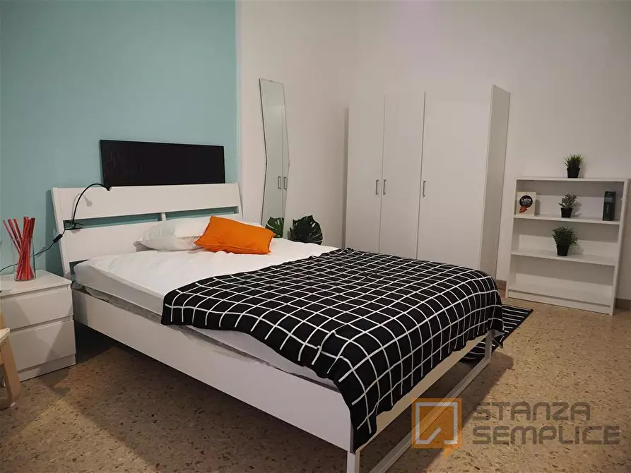 Immagine 2 di Stanza singola in affitto  in Via Amedeo Ugolini 9/a a Torino