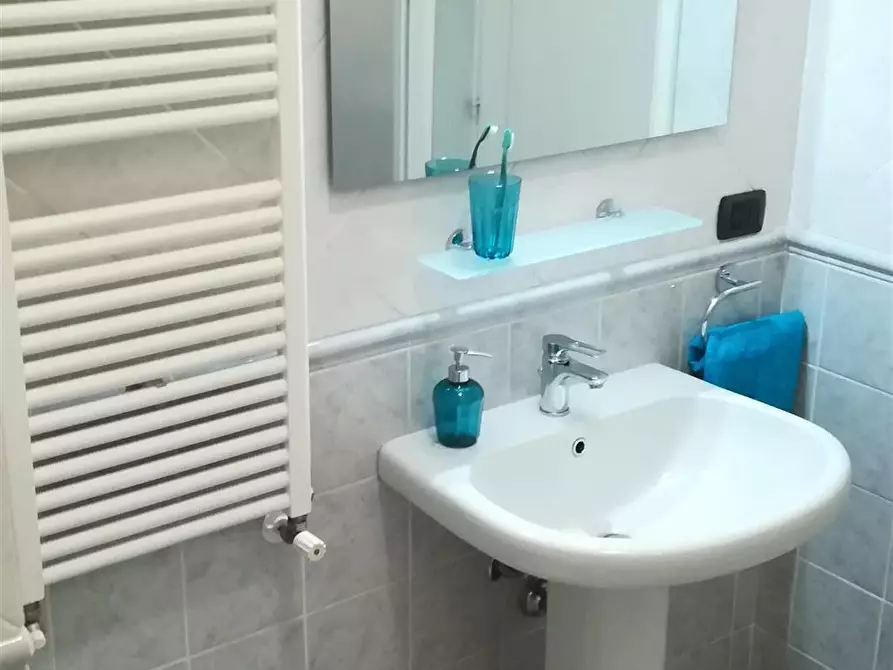 Immagine 6 di Stanza singola in affitto  in VIA CAVOUR-BG RONCHINI a Parma