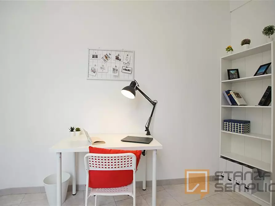 Immagine 5 di Stanza singola in affitto  in Vico Noce 27 a Napoli