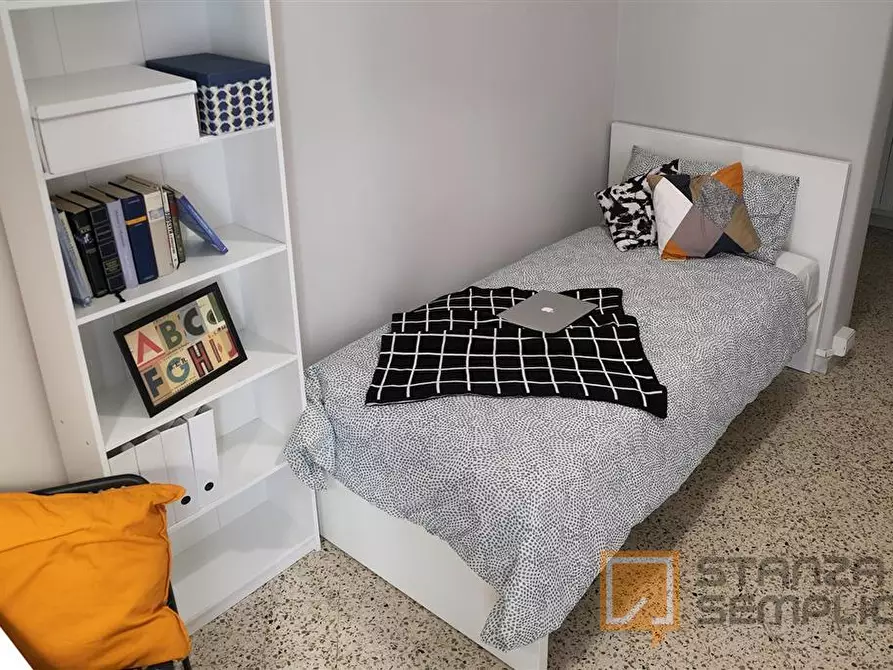 Immagine 1 di Stanza singola in affitto  in Vico Campane a Donnalbina n. 18 a Napoli