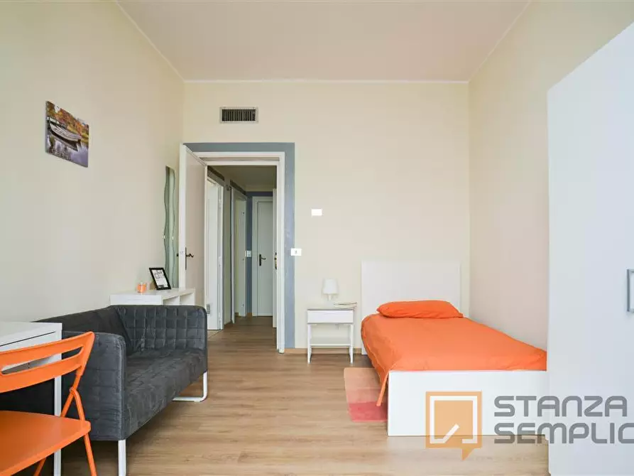 Immagine 1 di Stanza singola in affitto  in BORGO RONCHINI  a Parma