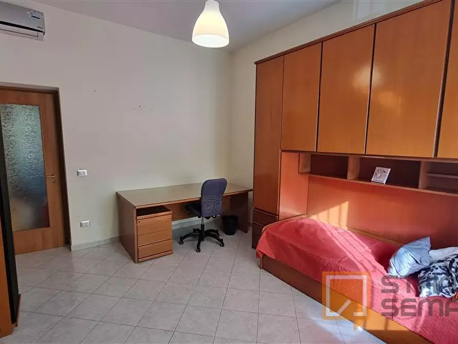 Immagine 2 di Stanza singola in affitto  in Via Pompeo Magno n. 9  a Casandrino