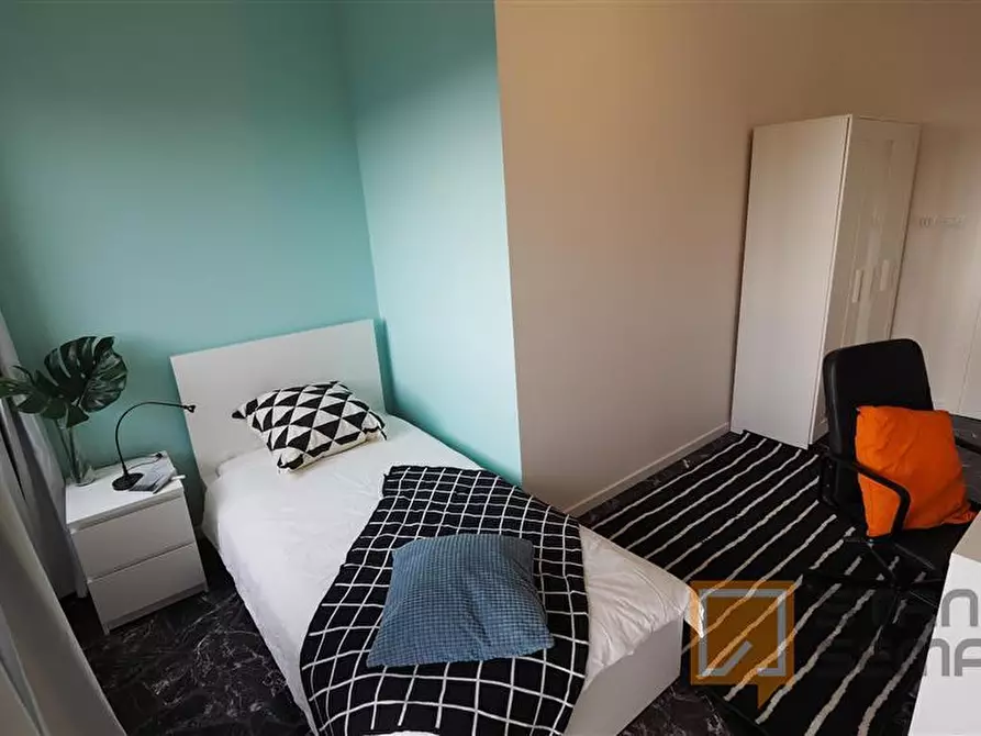 Immagine 2 di Stanza singola in affitto  in Piazza Statuto 24 a Torino