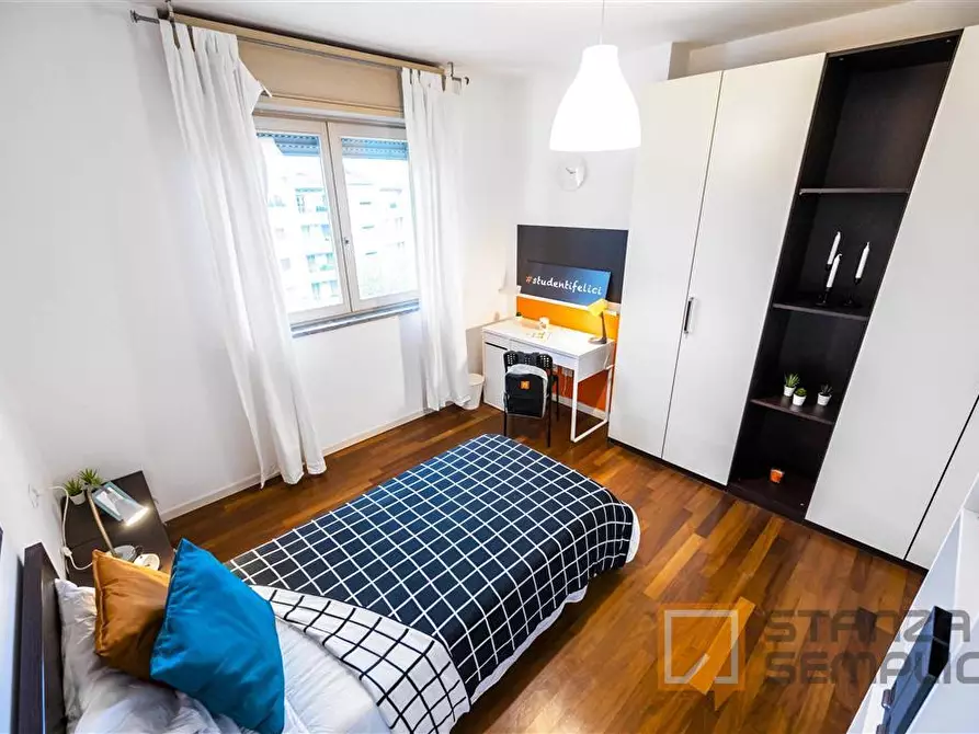 Immagine 2 di Stanza singola in affitto  in VIA BERIZZI 41 a Bergamo