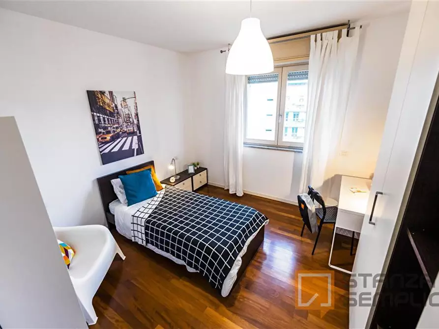 Immagine 1 di Stanza singola in affitto  in VIA BERIZZI 41 a Bergamo