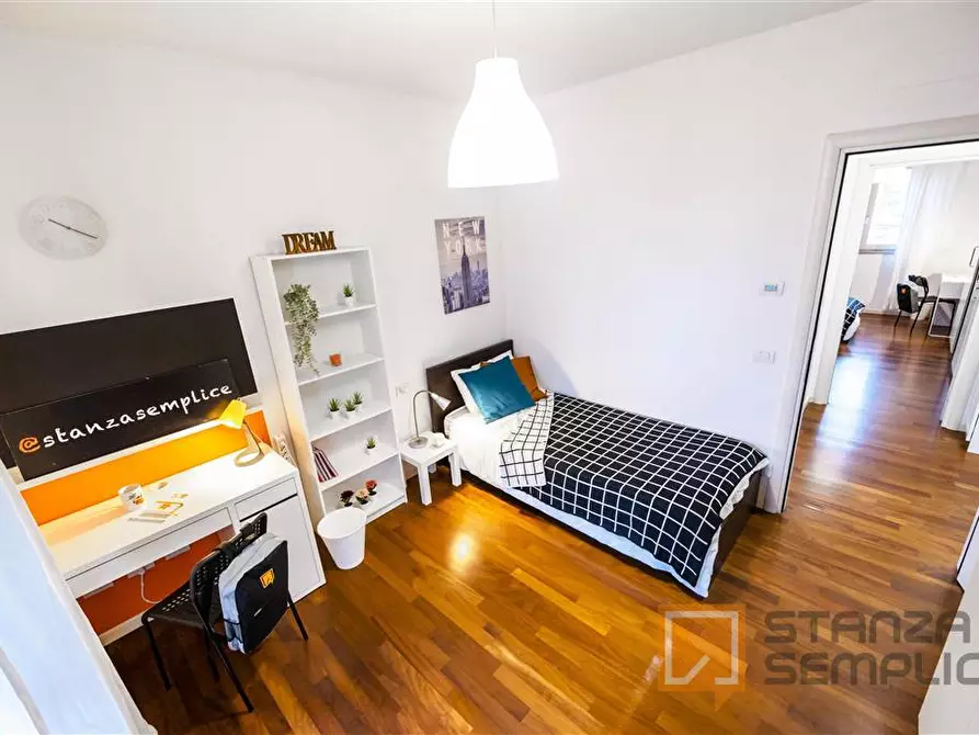 Immagine 2 di Stanza singola in affitto  in VIA BERIZZI 41 a Bergamo