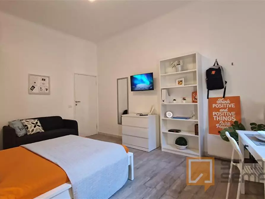 Immagine 2 di Stanza singola in affitto  in Via In Selci, 54 a Roma