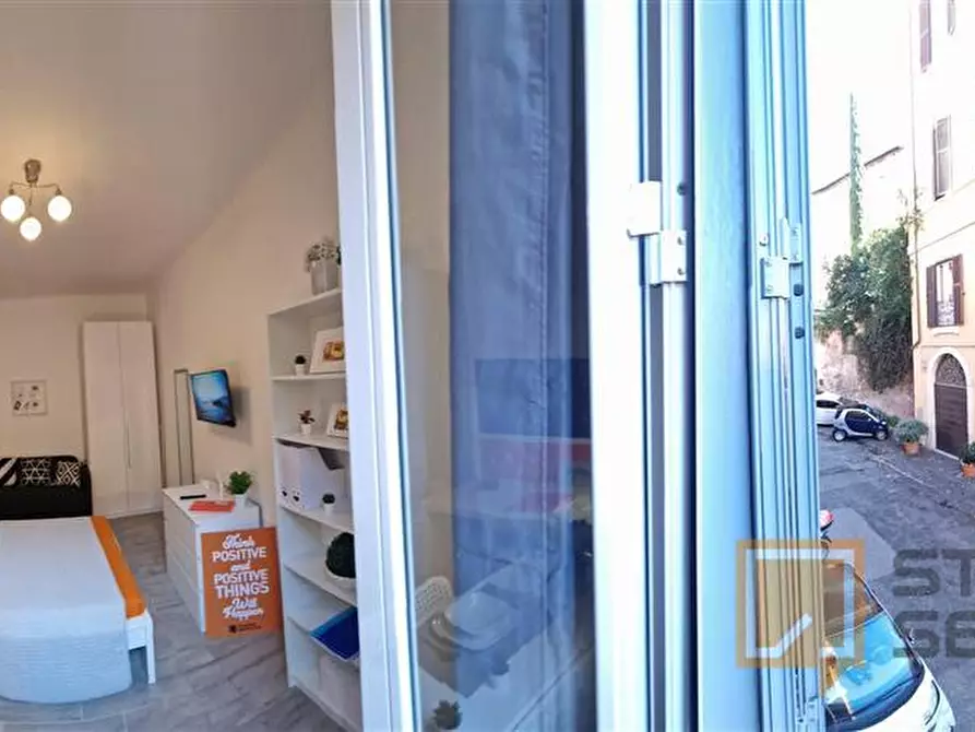 Immagine 2 di Stanza singola in affitto  in Via In Selci, 54 a Roma