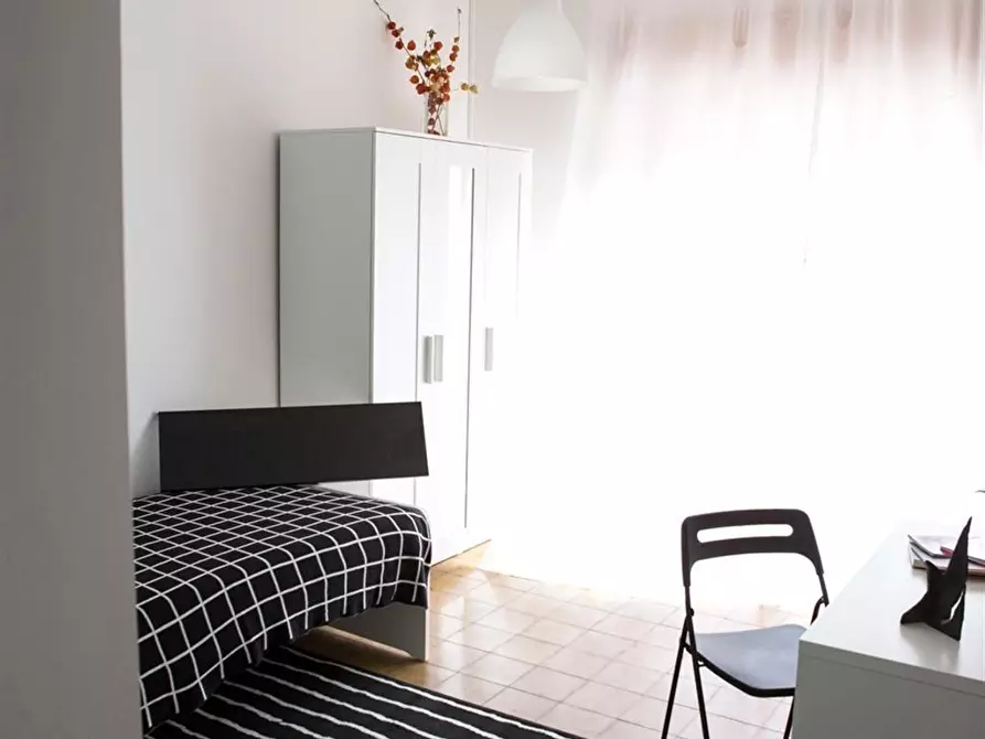 Immagine 2 di Stanza singola in affitto  in Piazza Isolo 13/A a Verona