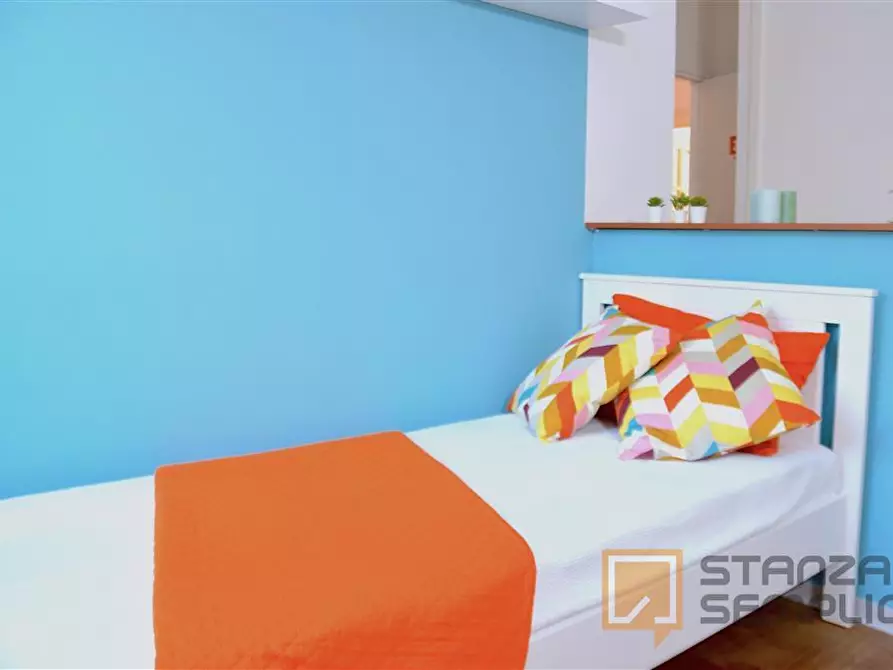 Immagine 1 di Stanza singola in affitto  in Via Ciro Menotti 52 a Modena