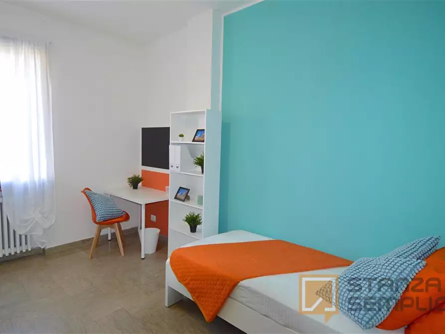 Immagine 1 di Stanza singola in affitto  in Via Emilia Est 36-50 a Modena