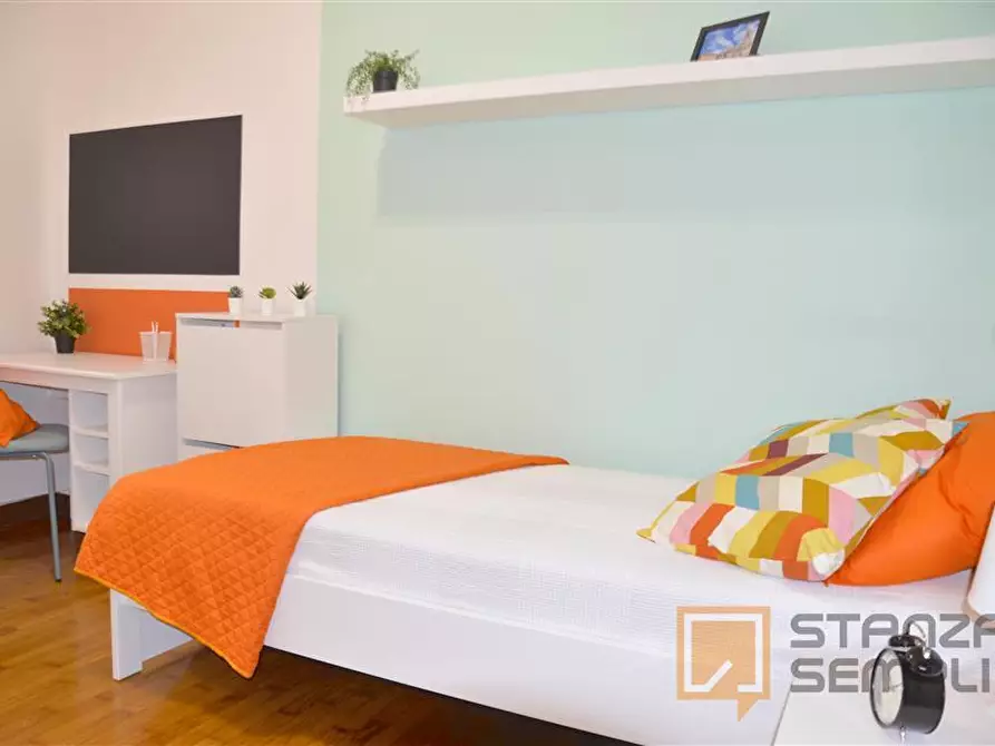 Immagine 1 di Stanza singola in affitto  in Piazzale Risorgimento 12 a Modena