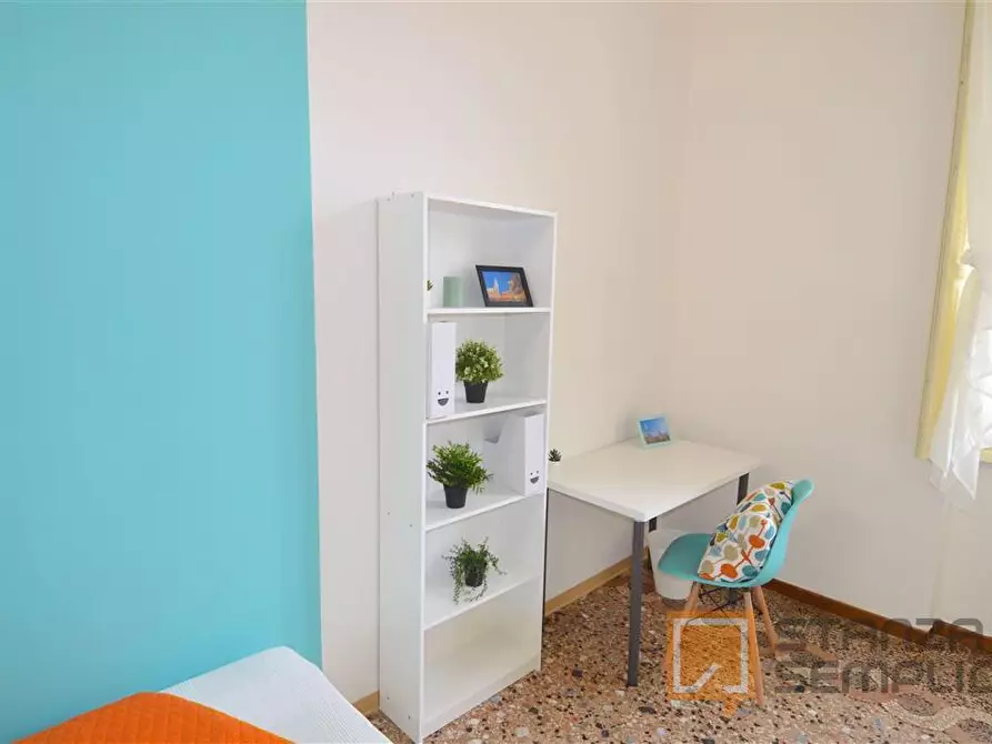 Immagine 2 di Stanza singola in affitto  in Corso Canal Grande 16 a Modena