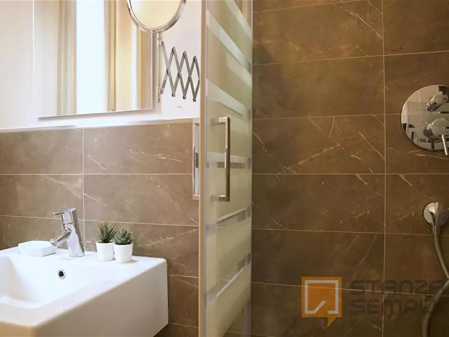 Immagine 11 di Stanza singola in affitto  in Via Marsili 2 a Bologna