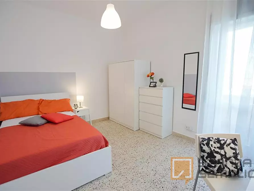 Immagine 2 di Stanza singola in affitto  in Via Colli Aminei 112  a Napoli