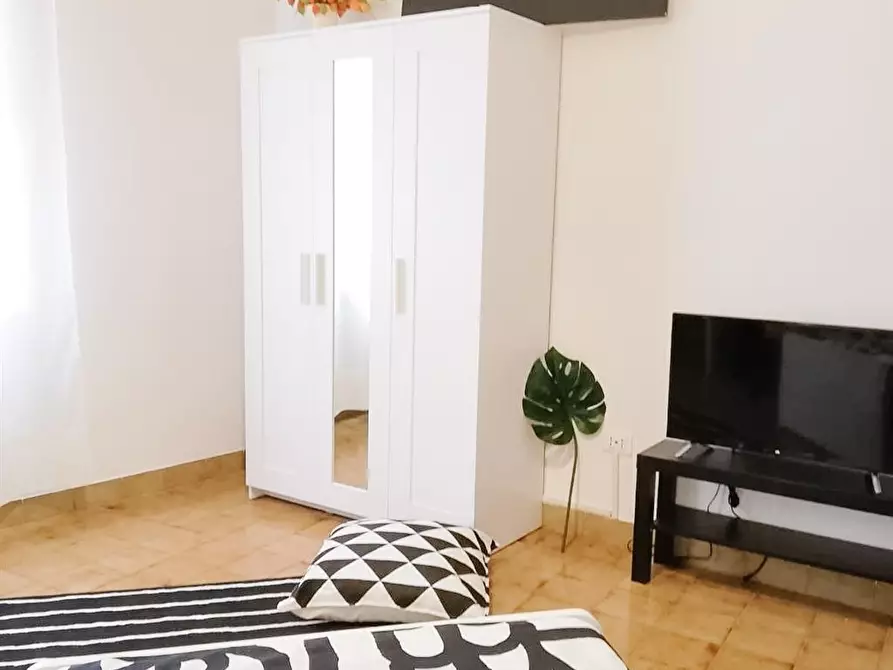 Immagine 4 di Stanza singola in affitto  in Piazza Isolo 13/A a Verona