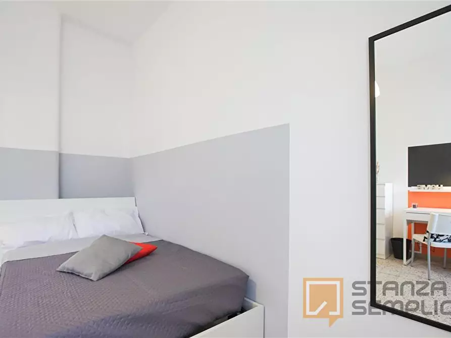 Immagine 7 di Stanza singola in affitto  in Via Colli Aminei 112  a Napoli