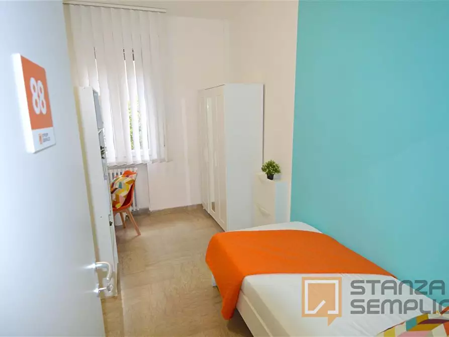 Immagine 1 di Stanza singola in affitto  in Via Emilia Est 36-50 a Modena