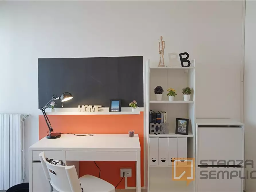 Immagine 7 di Stanza singola in affitto  in Via Colli Aminei 112  a Napoli