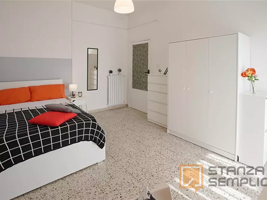 Immagine 3 di Stanza singola in affitto  in Via Colli Aminei 112  a Napoli