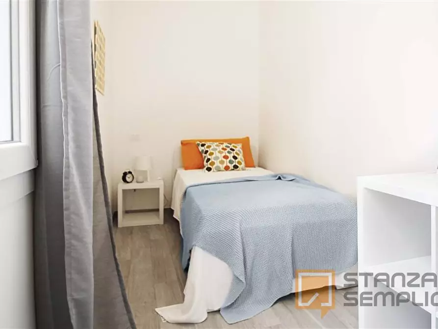 Immagine 2 di Stanza singola in affitto  in Strada Maggiore 63 a Bologna