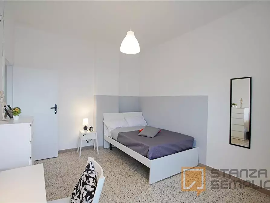 Immagine 4 di Stanza singola in affitto  in Via Colli Aminei 112  a Napoli